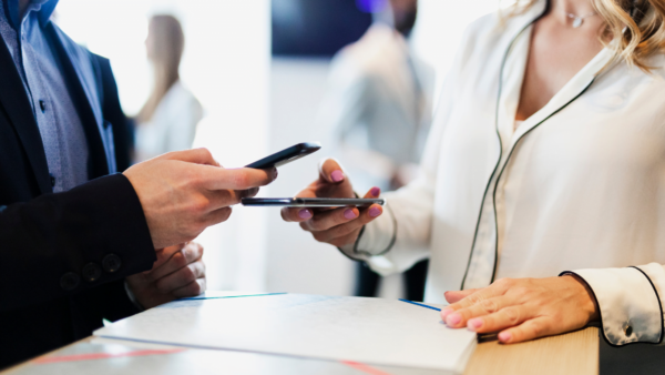 principales ventajas de usar tarjetas de presentación virtuales: su accesibilidad.